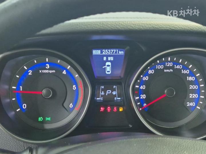 Hyundai i30 New 1.6 VGT Unique 7