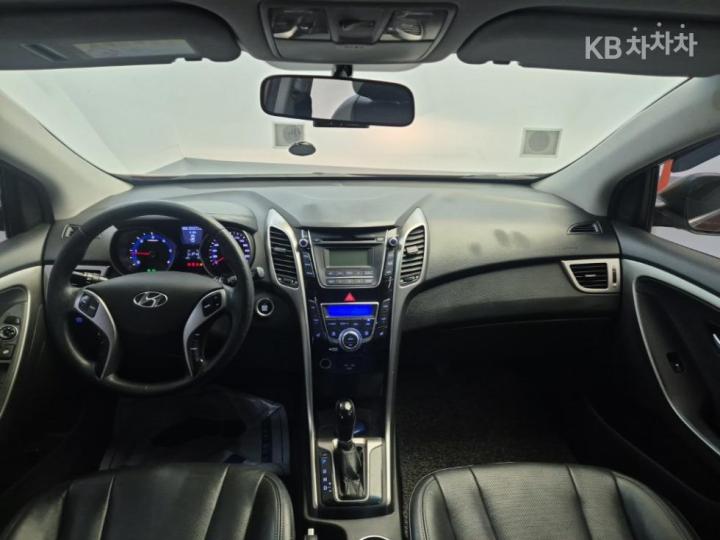 Hyundai i30 New 1.6 VGT Unique 8