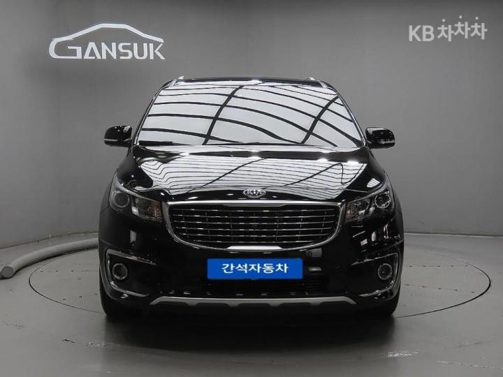 Kia Carnival 2.2 Diesel Prestige 2