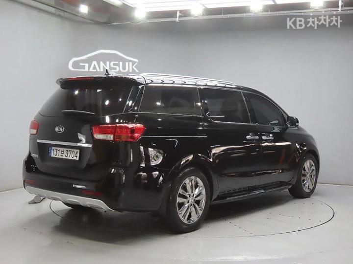 Kia Carnival 2.2 Diesel Prestige 5