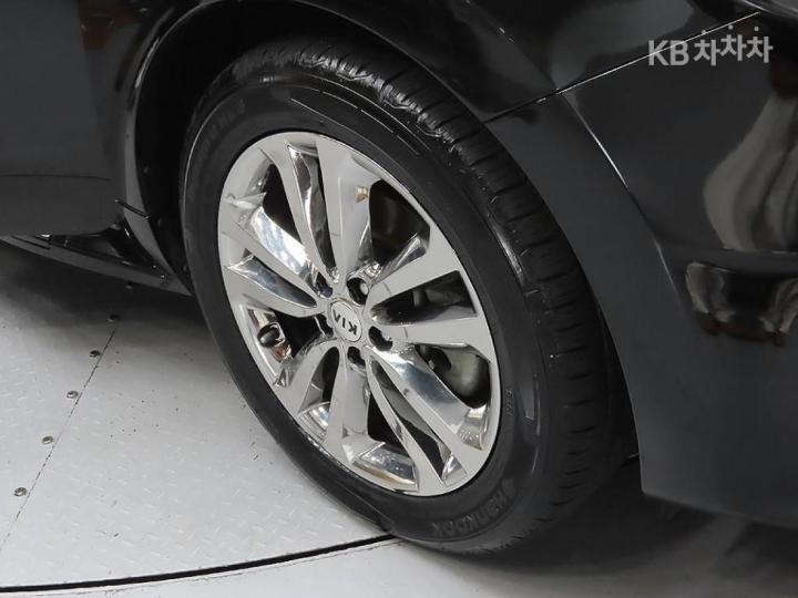 Kia Carnival 2.2 Diesel Prestige 6