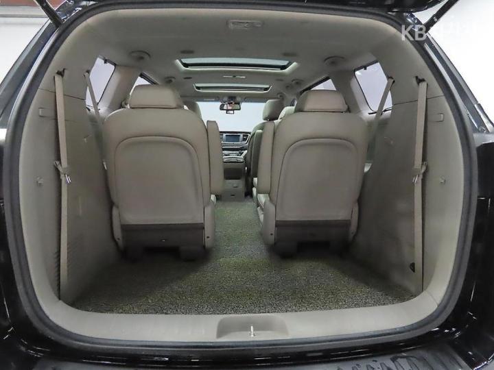 Kia Carnival 2.2 Diesel Prestige 9