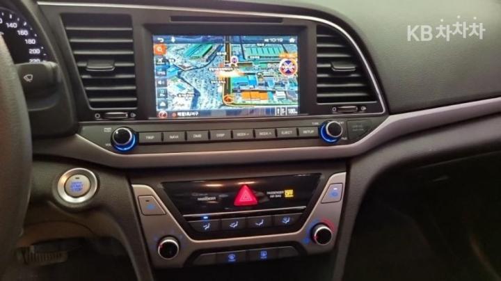 Hyundai Avante AD 1.6 GDi Value Plus 8