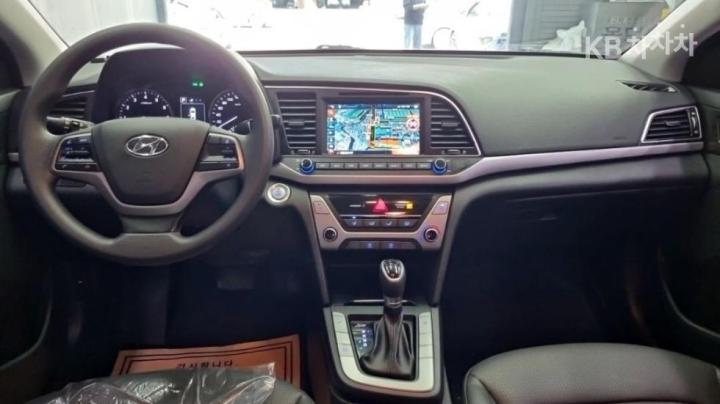 Hyundai Avante AD 1.6 GDi Value Plus 10
