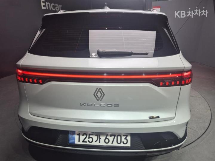 Renault Koleos E-Tech Hybrid Iconic 4