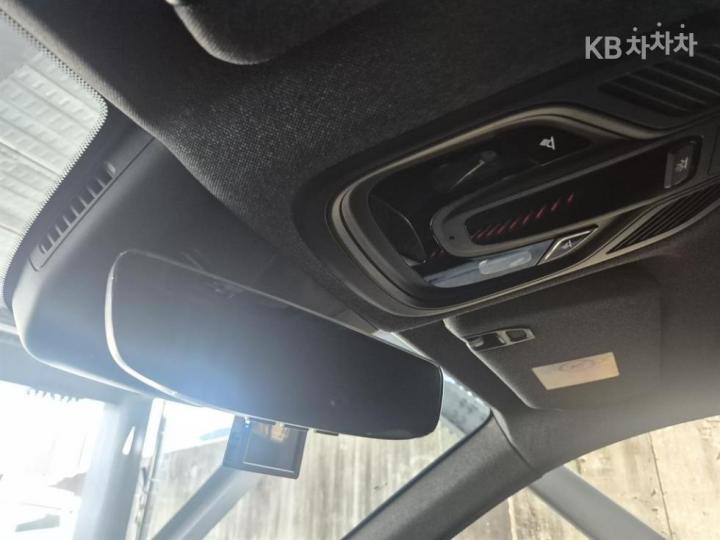 Renault Koleos E-Tech Hybrid Iconic 6
