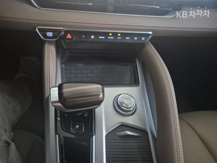 Renault Koleos E-Tech Hybrid Iconic 9