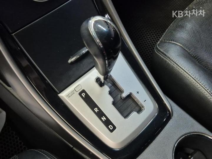 Hyundai Avante MD M16 GDi PREMIER 9