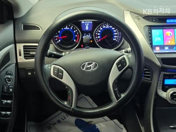 Hyundai Avante MD M16 GDi PREMIER 10