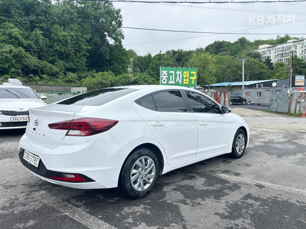 Hyundai Avante — miniaturë 4