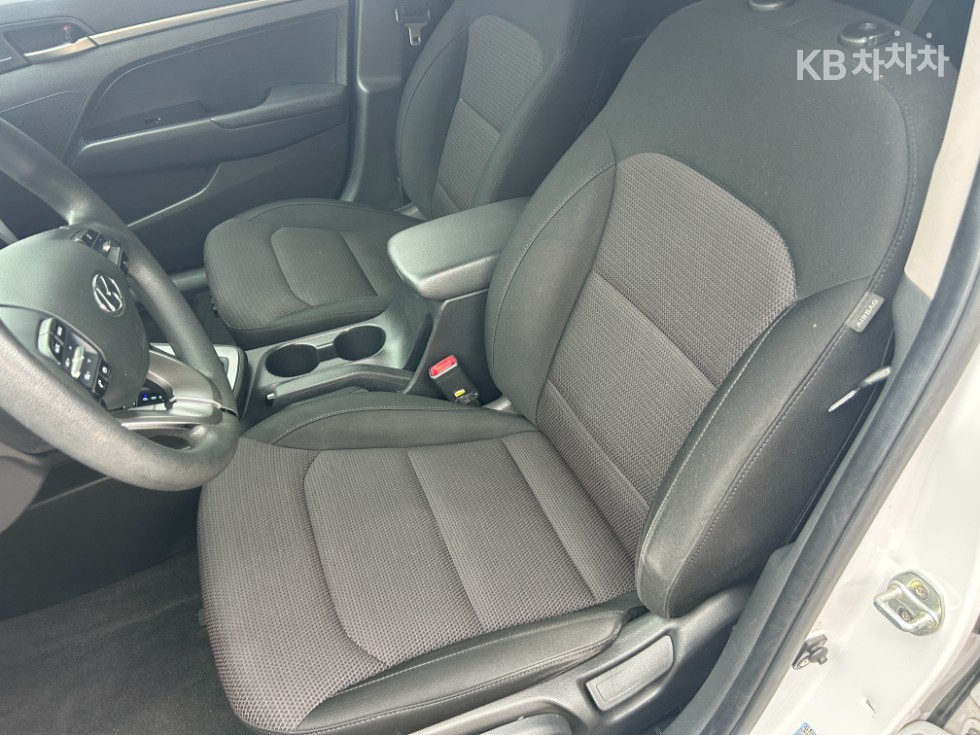 Hyundai Avante — miniaturë 10