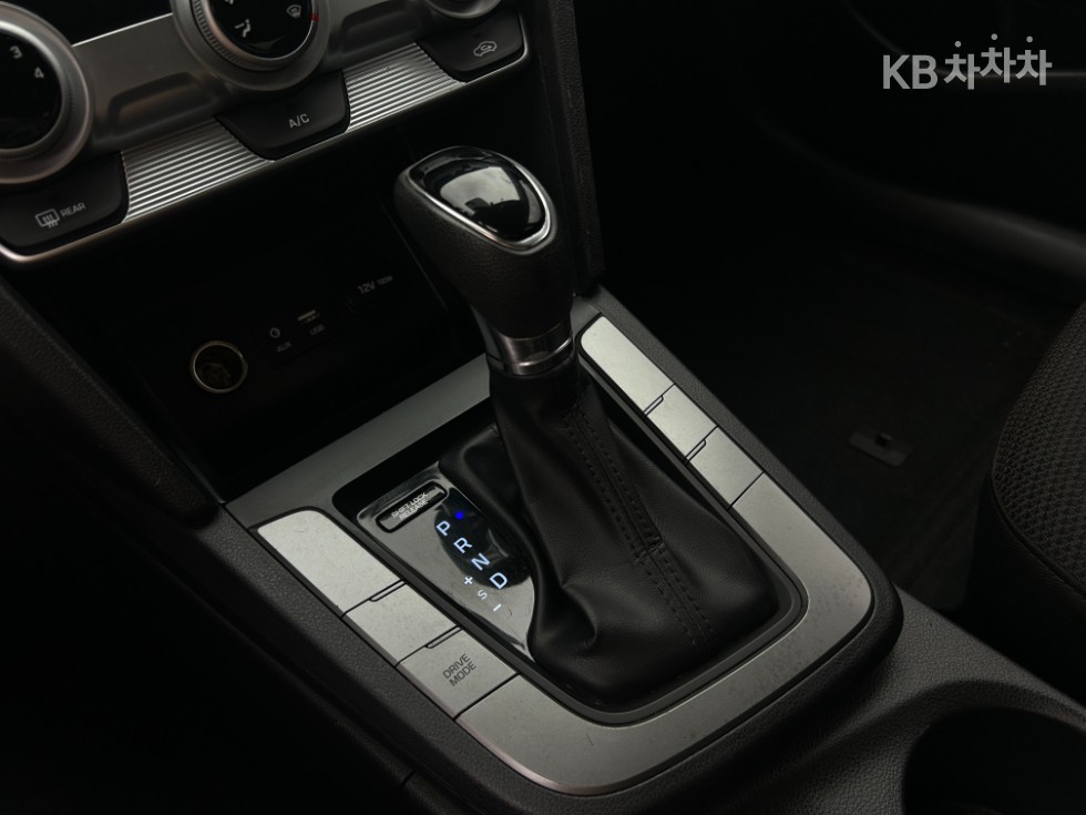 Hyundai Avante — miniaturë 16