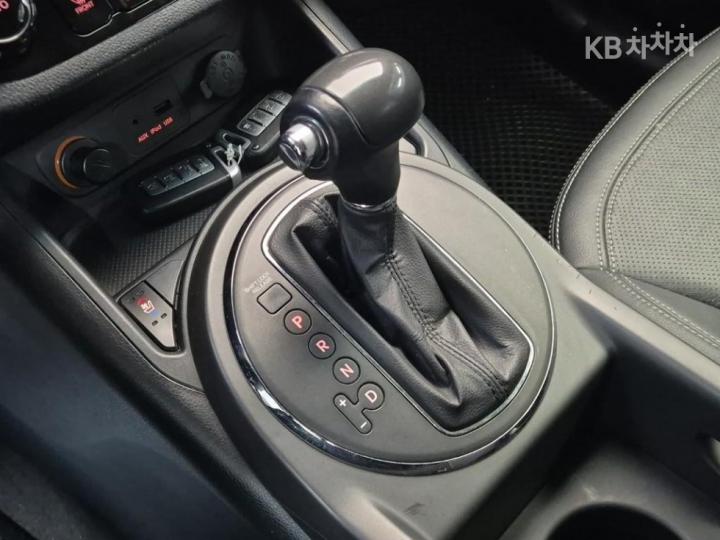Kia Sportage R 2WD Diesel TLX Top Model 9