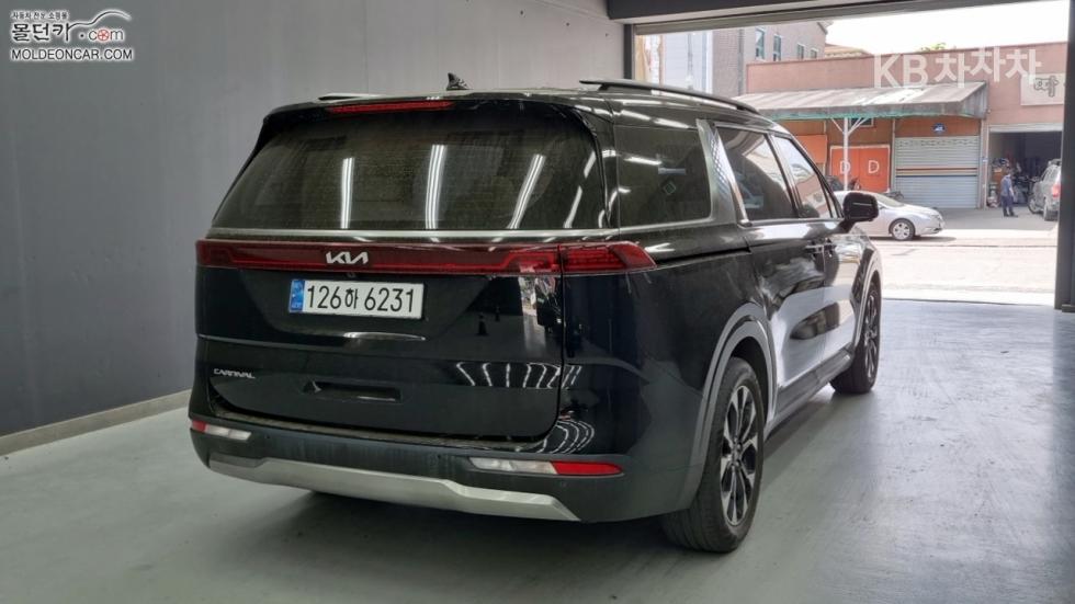 2022 - kia carnival