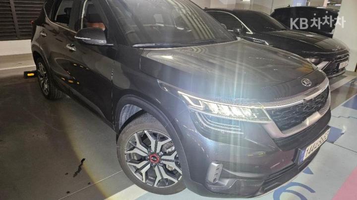 Kia Seltos 1.6 Gasoline Turbo 2WD Signature — фото 3