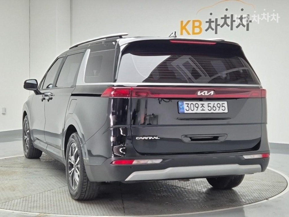 2023 - kia carnival