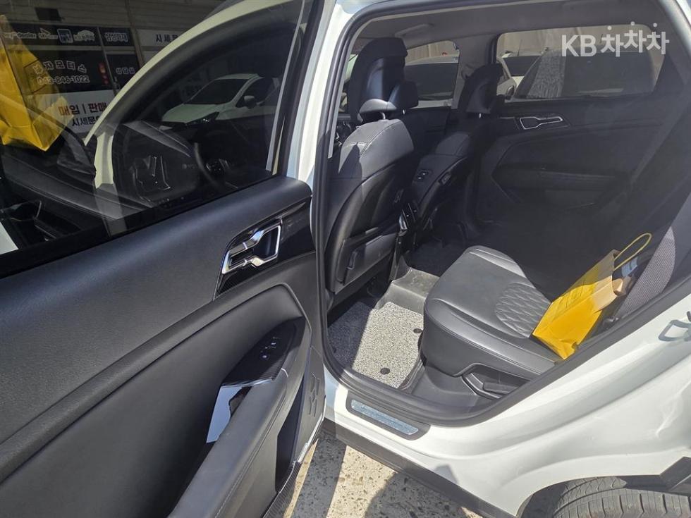 2023 - kia sportage