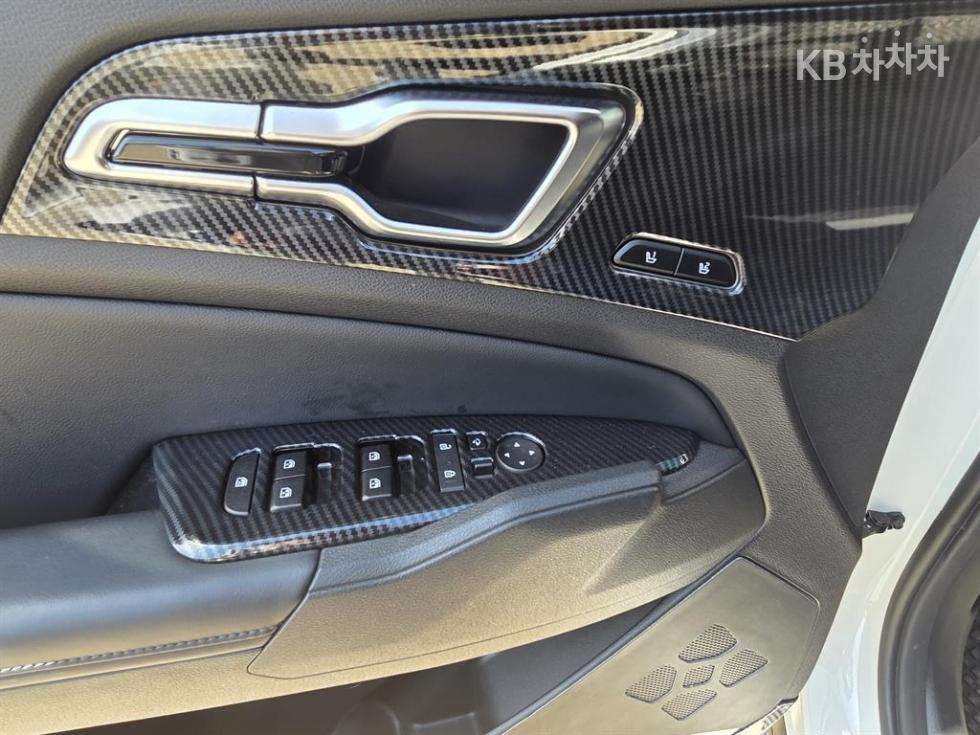 2023 - kia sportage