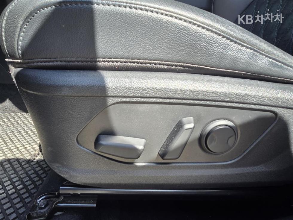 2023 - kia sportage