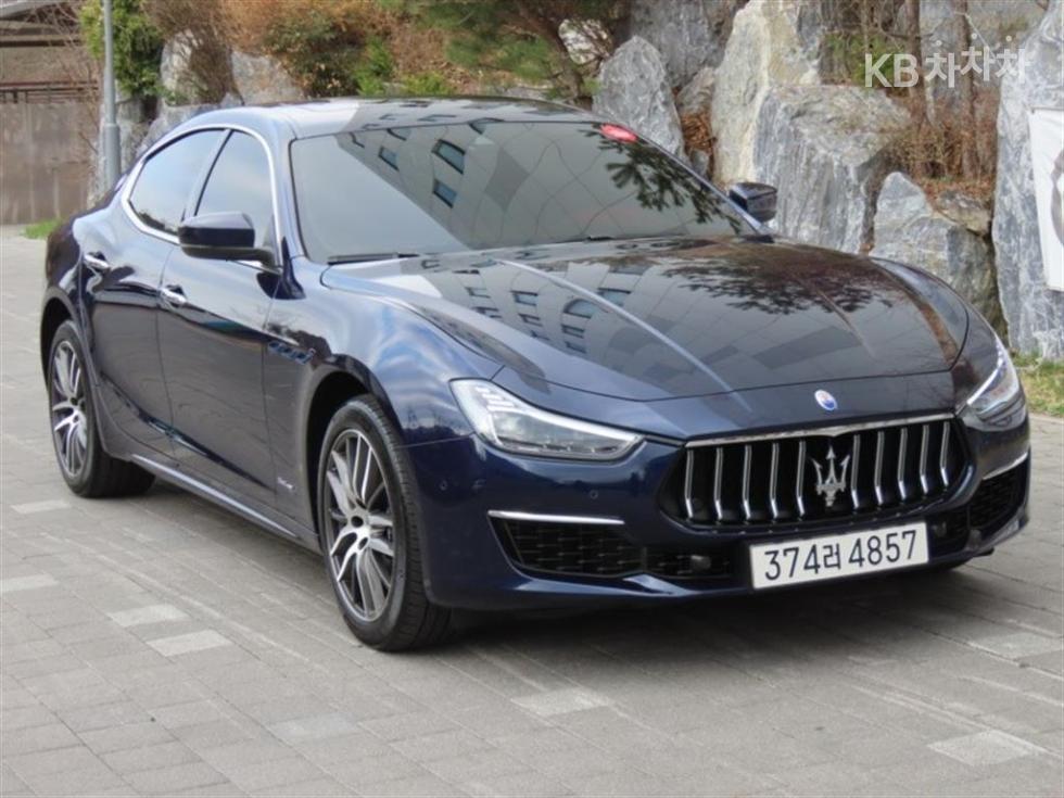 2021 - maserati ghibli