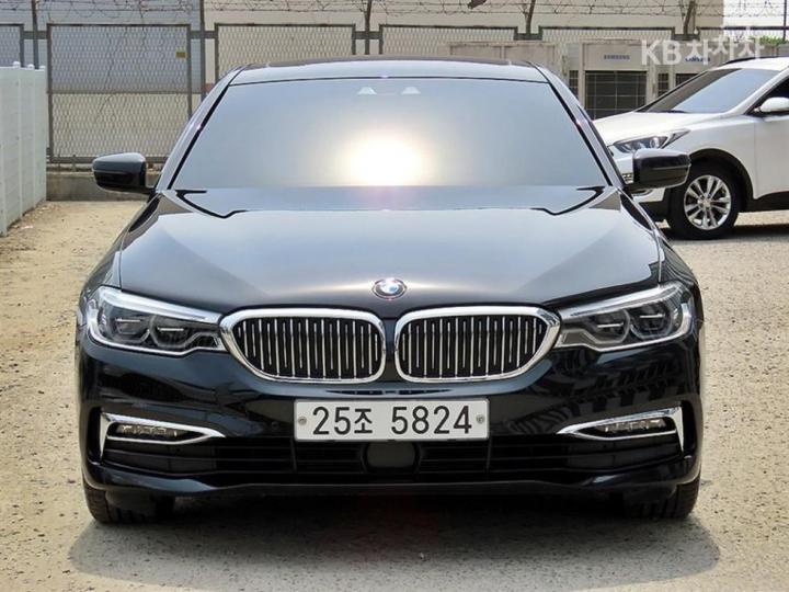 BMW 5er 520d xDrive Luxury Plus — foto 1