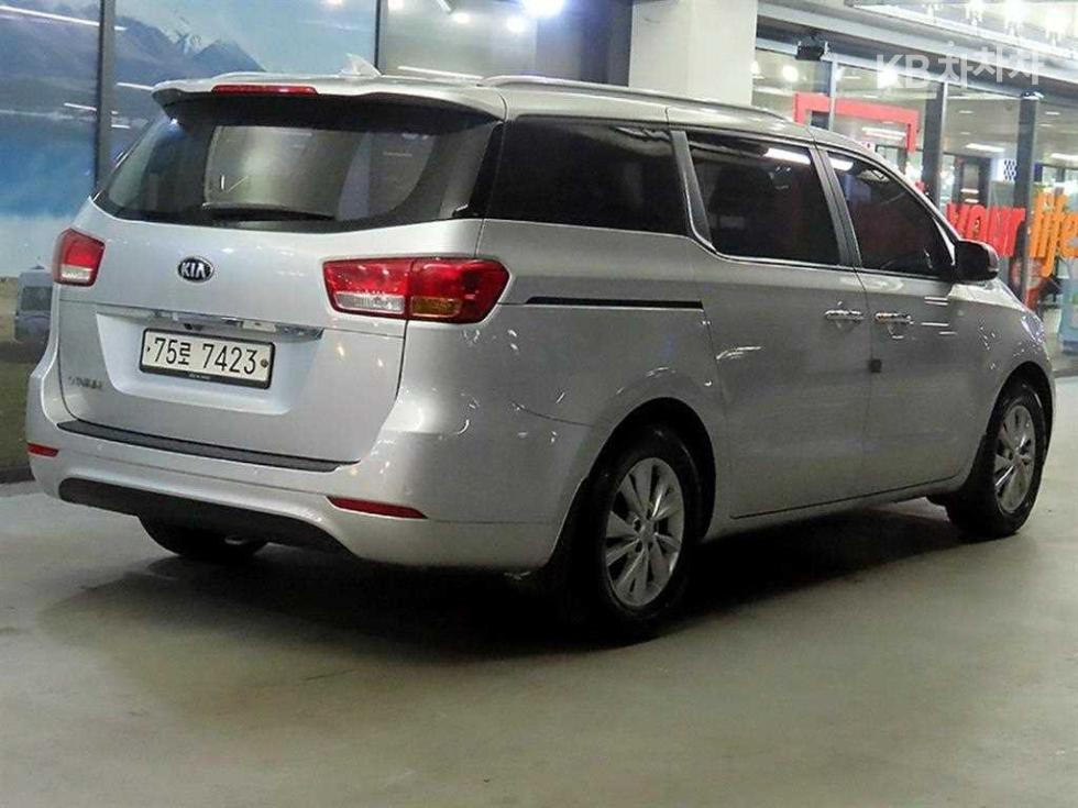 2018 - kia carnival