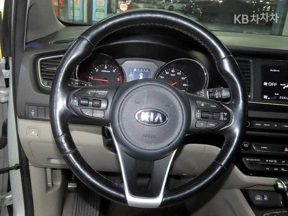 2018 - kia carnival