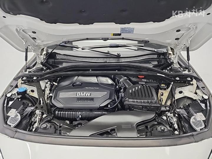 BMW 1 Series F40 120i M Sport 6