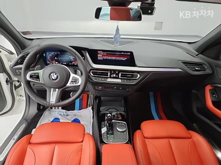 BMW 1 Series F40 120i M Sport 8