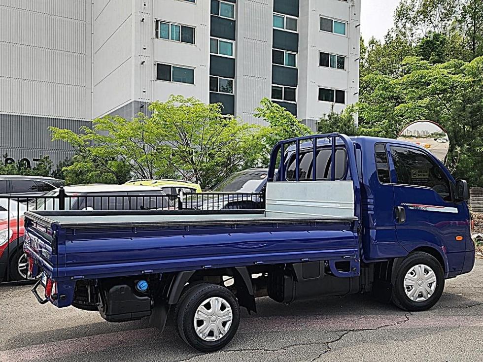 2023 - kia bongo iii