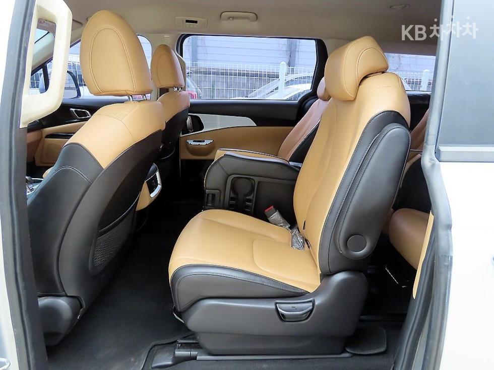 2021 - kia carnival