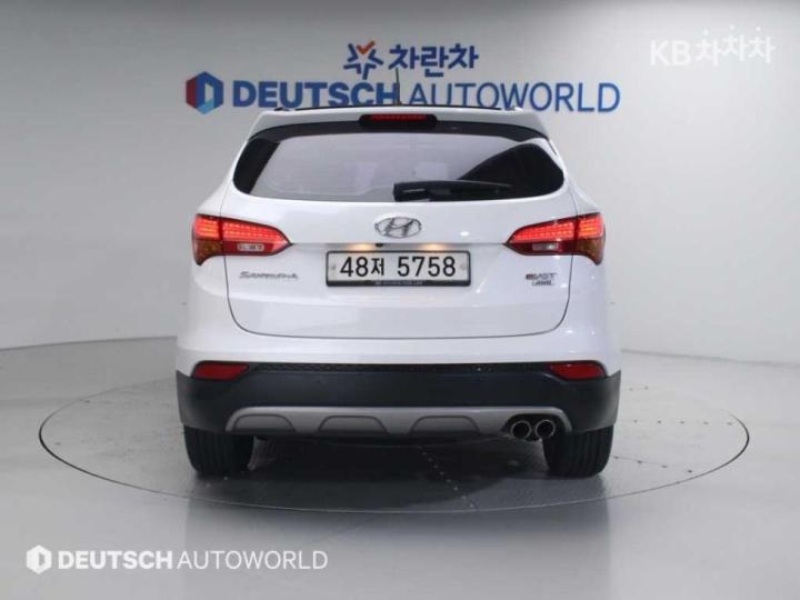 Hyundai Santa Fe DM R2.0 4WD EXCLUSIVE Base Type 5