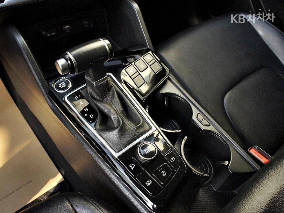 2023 - kia sportage