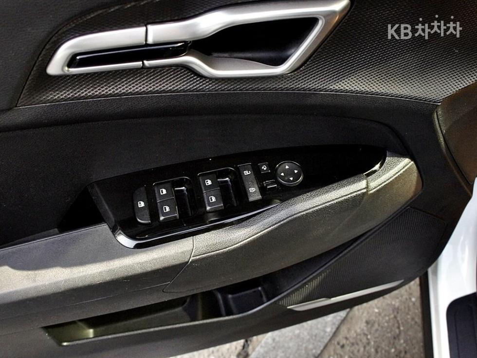 2023 - kia sportage
