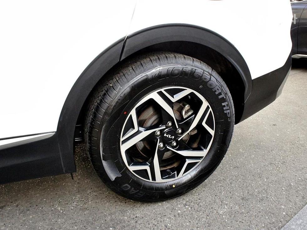 2023 - kia sportage