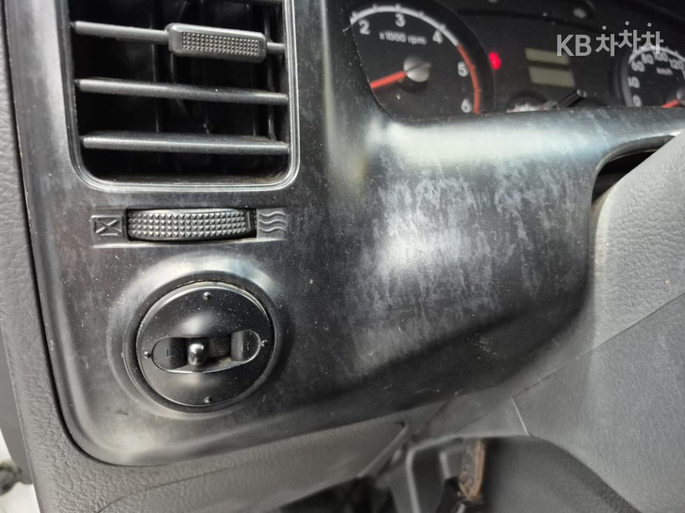 2012 - kia bongo iii