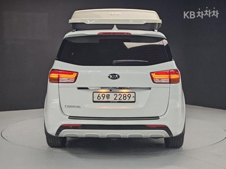 Kia Carnival 2.2 Diesel Noblesse 4
