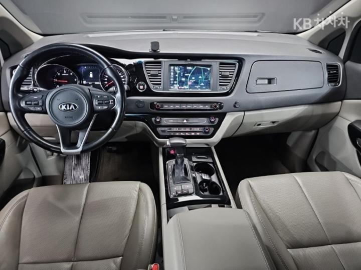 Kia Carnival 2.2 Diesel Noblesse 8