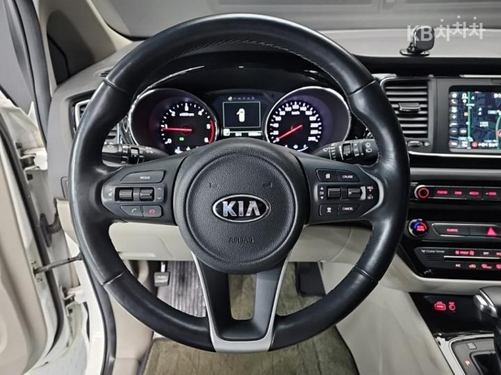 Kia Carnival 2.2 Diesel Noblesse 10
