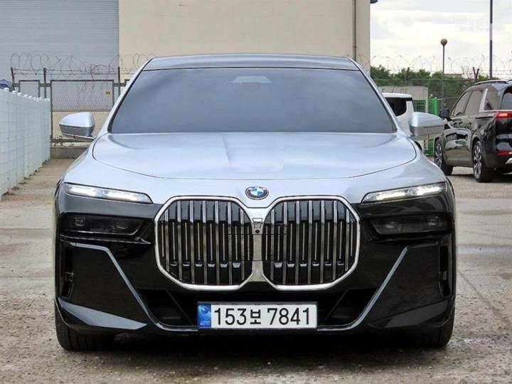 BMW 7er 740i sDrive — foto 1