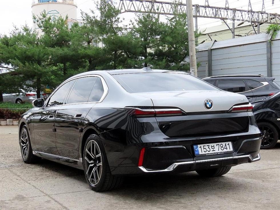 BMW 7er — miniaturë 3