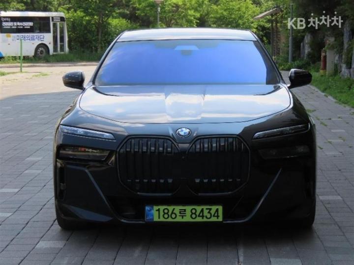 BMW 7er 740i xDrive — foto 1
