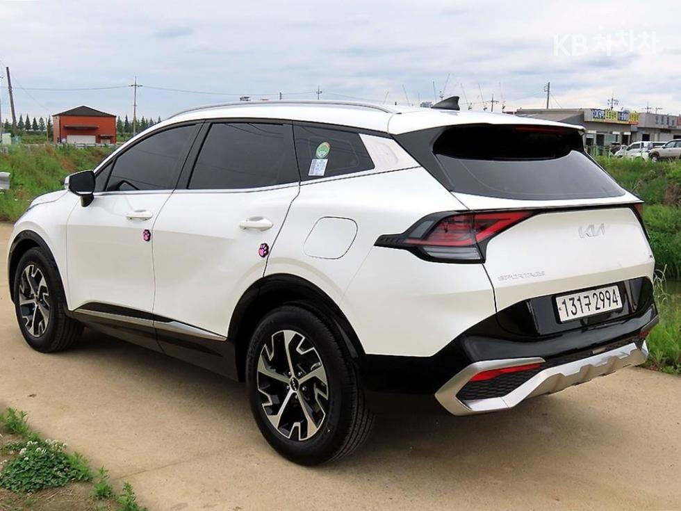 2022 - kia sportage