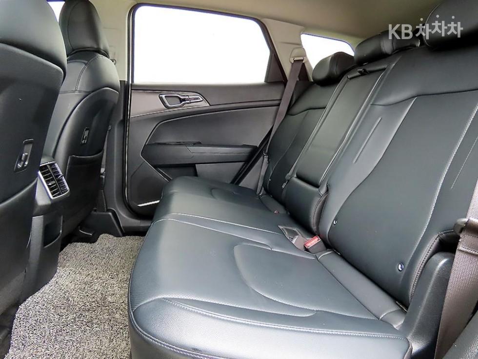 2022 - kia sportage