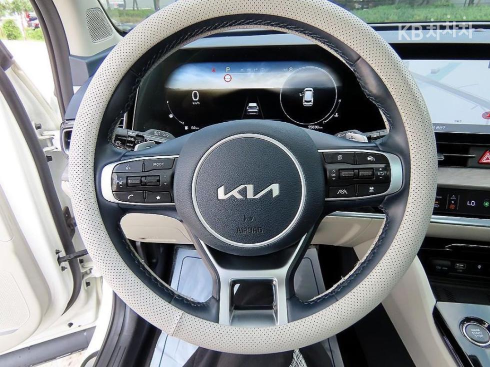 2022 - kia sportage