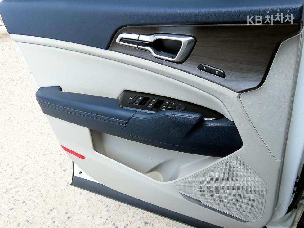2022 - kia sportage
