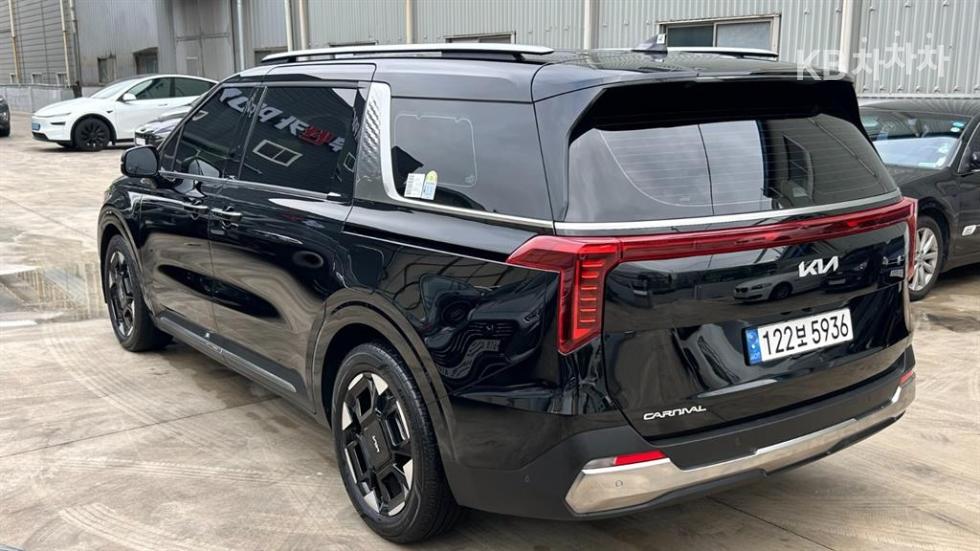 2025 - kia carnival