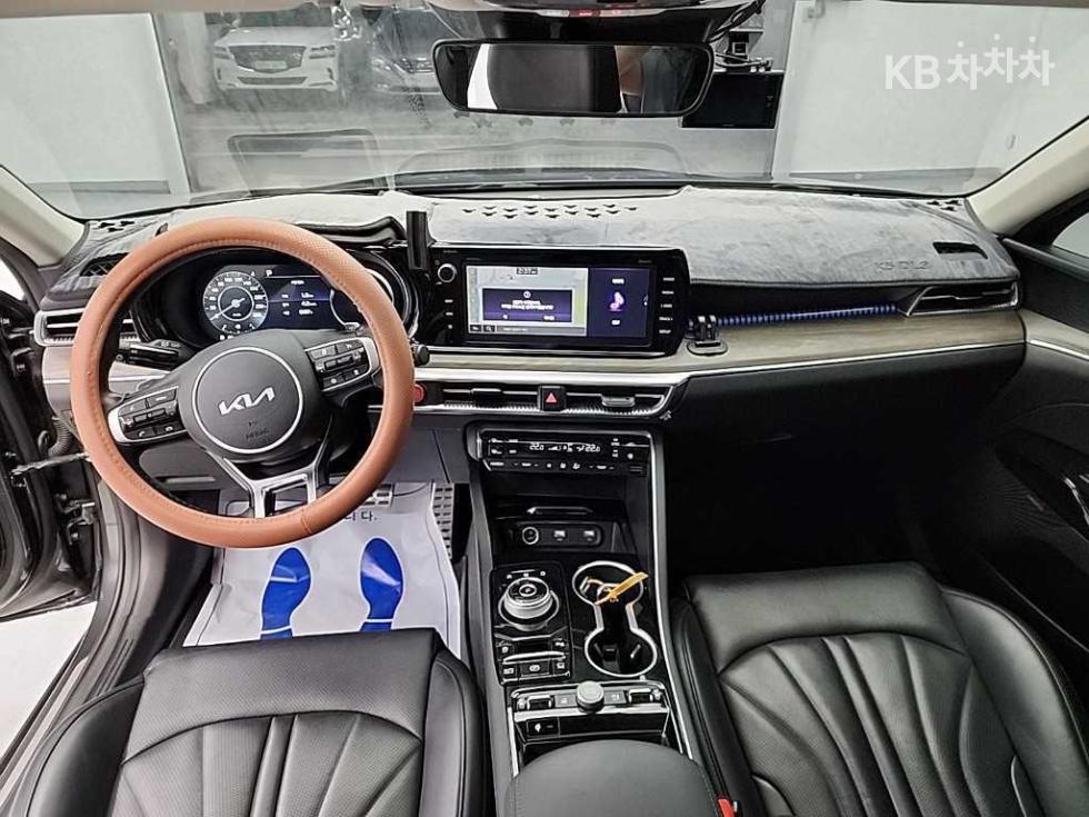 2022 - kia k5