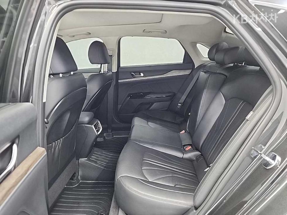 2022 - kia k5
