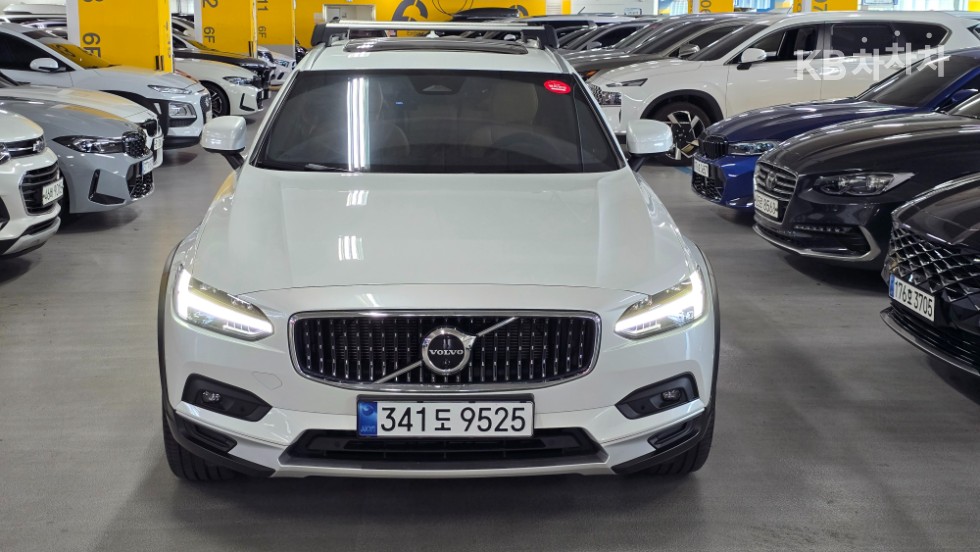 2023 volvo v90